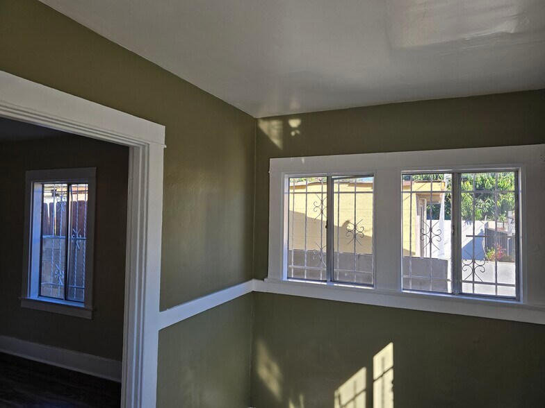 Building Photo - 336 W 41st St