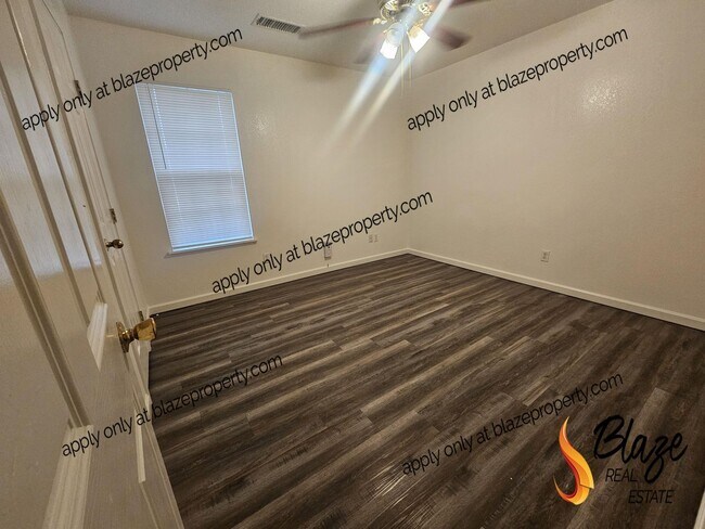 Building Photo - Corner Lot? Check! Dishwasher? Double Check! Your Awesome 3-Bed Home Awaits!