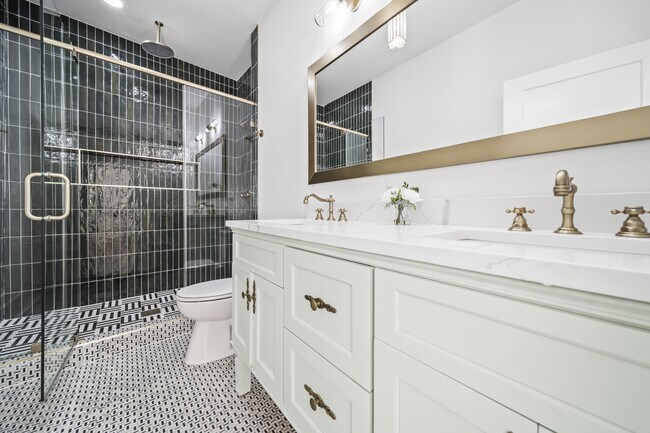 Building Photo - 546 N Santa Fe Ave