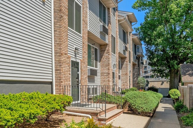 Building Photo - 228 Johnson
