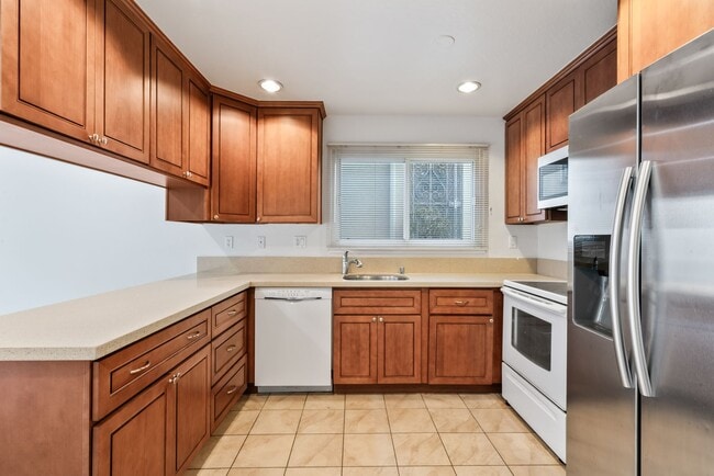 Building Photo - Spacious 3-Bedroom Daly City Home – Prime ...