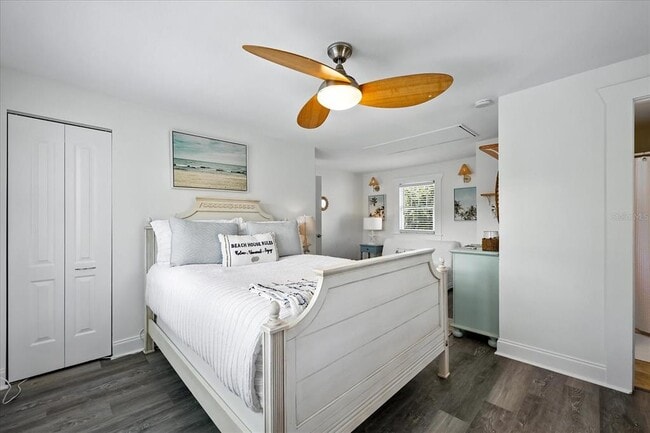 Building Photo - 235 10th Ave NE