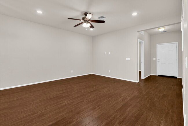 Building Photo - 946 S Hawk Ln