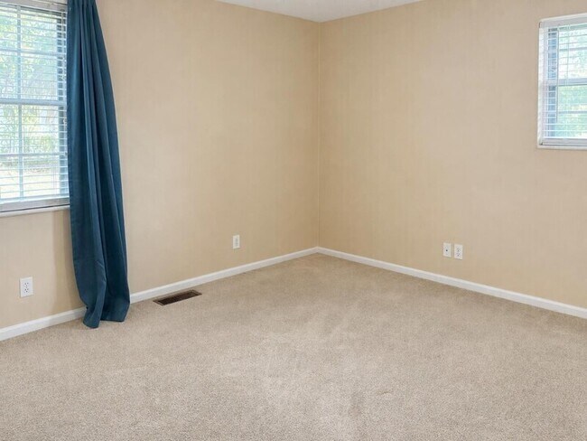 Building Photo - 1606 Lisa Lynn Dr