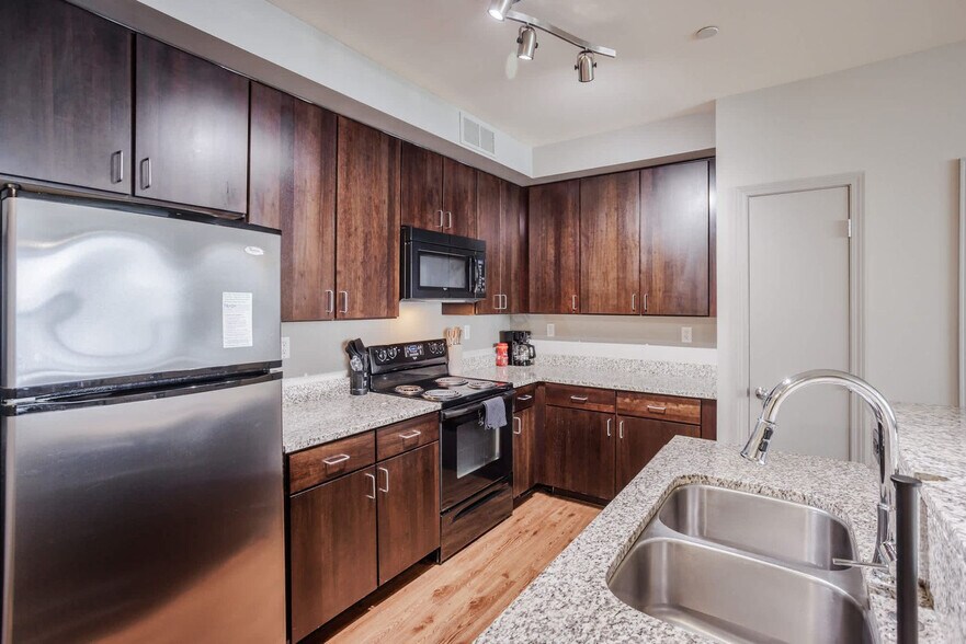 Building Photo - 121 E Freedom Way