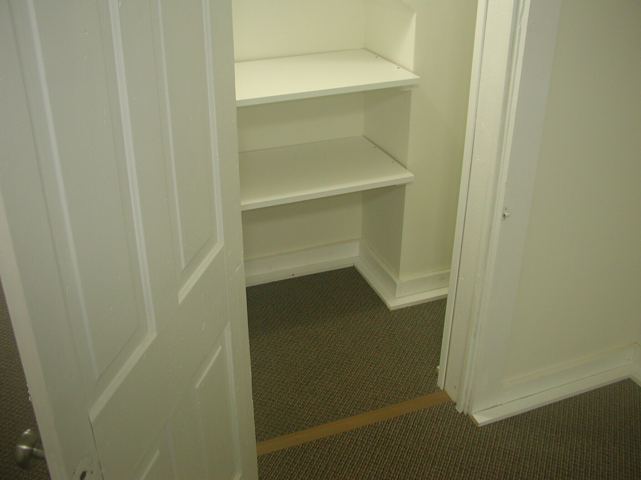 Building Photo - 241 E Ronning Ave