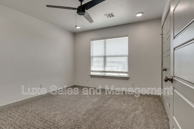 Building Photo - 7907 NW 135th Terrace