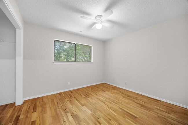 Building Photo - 2218 Bahama Rd