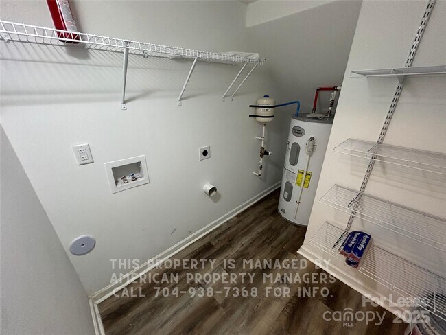Building Photo - 905 Klondale Ave