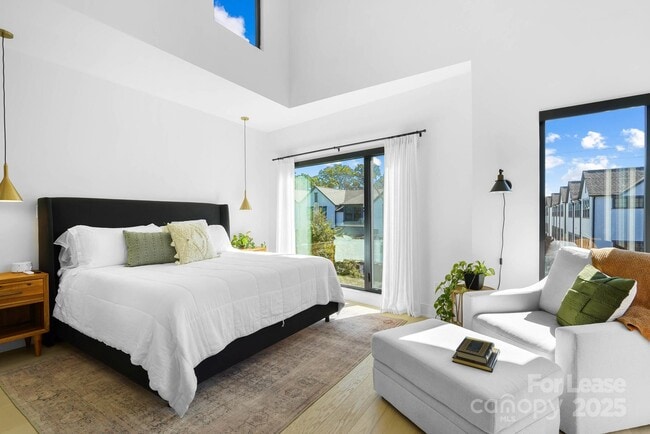 Building Photo - 3301 Spencer St