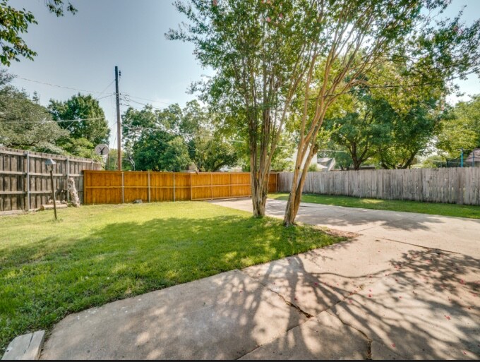 Building Photo - 11227 Drummond Dr