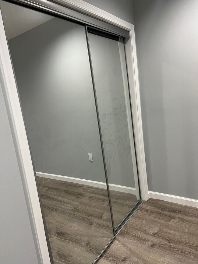 Building Photo - 208 21st St NE