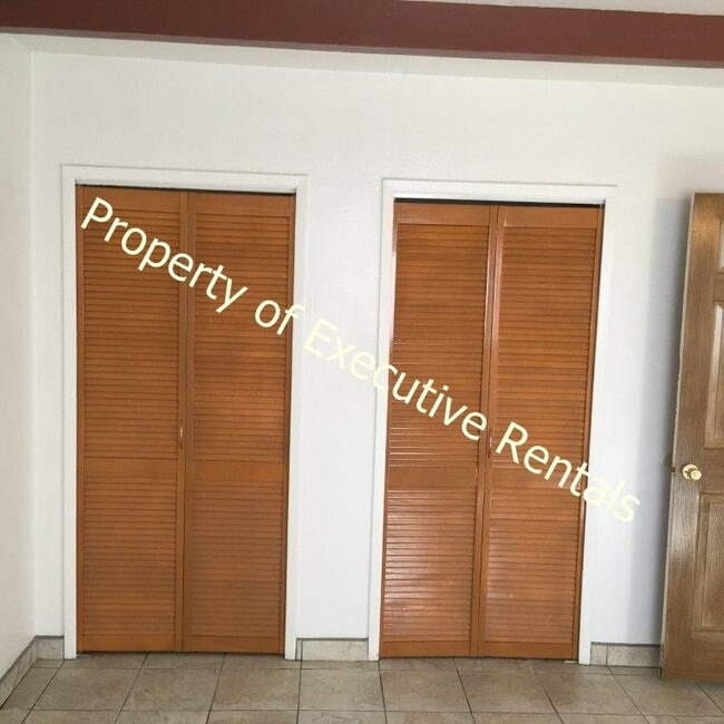 Building Photo - 2324 E Idaho Ave