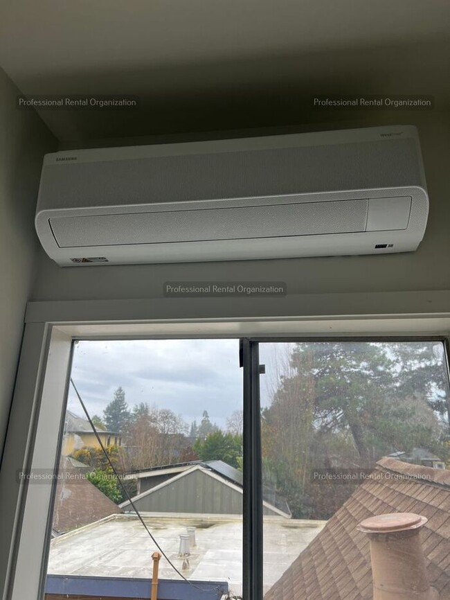 Building Photo - Experience the charm of Napa, CA living in this one-bedroom, one-bathroom apartment. Available now!!