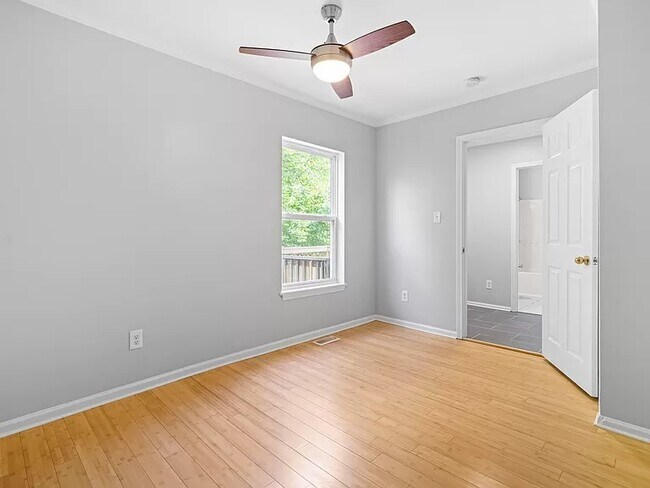 Building Photo - 1032 Moreland Ave