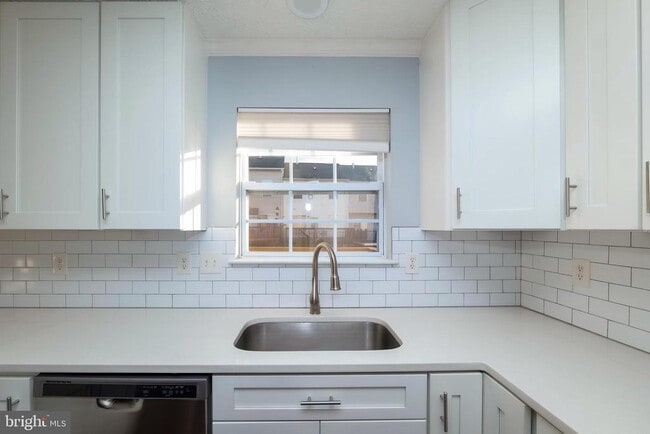 Building Photo - 3317 Hibiscus Ct