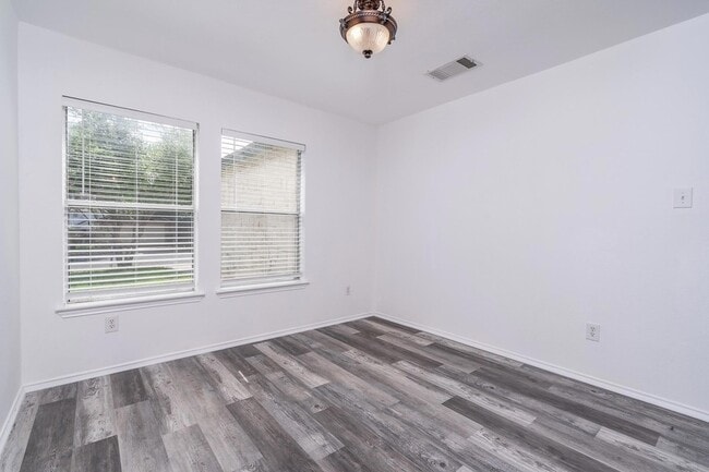 Building Photo - 1305 Water Spaniel Way