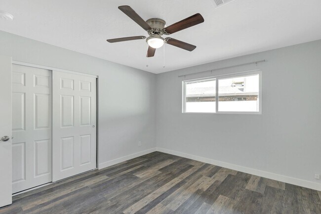 Building Photo - Huge house remodeled and close to ASU.  Pool and Turf in the yard