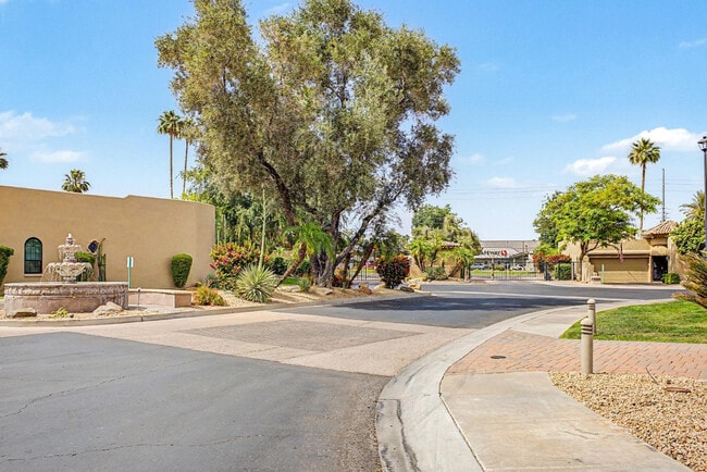 Building Photo - 7955 E Chaparral Rd
