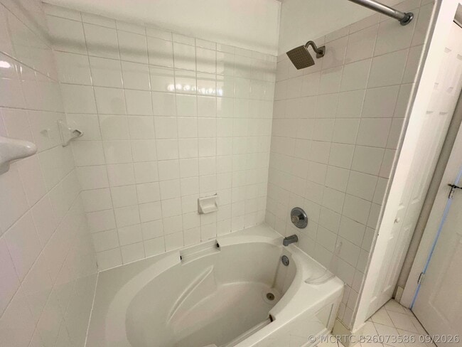 Building Photo - 4747 SW 14th St