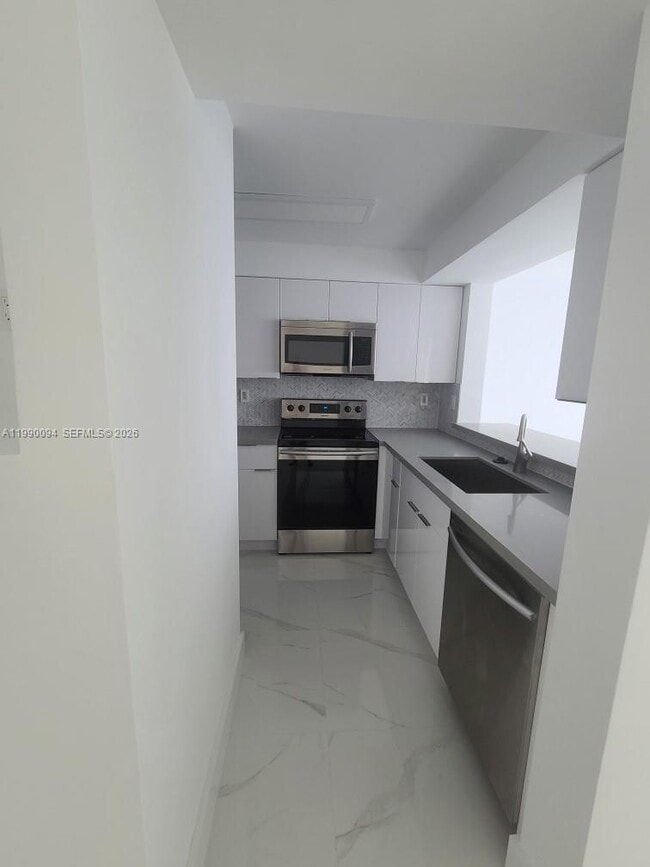 Building Photo - 860 NW 92nd Ave