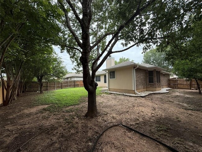 Building Photo - 14517 Oliphant St