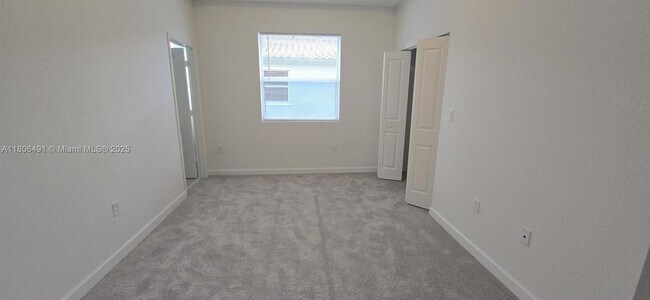 Building Photo - 102 NW 11th Ct