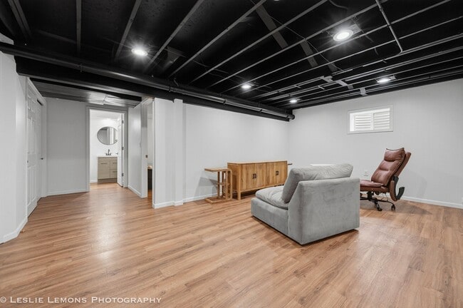 Building Photo - 6816 Twin Falls Dr