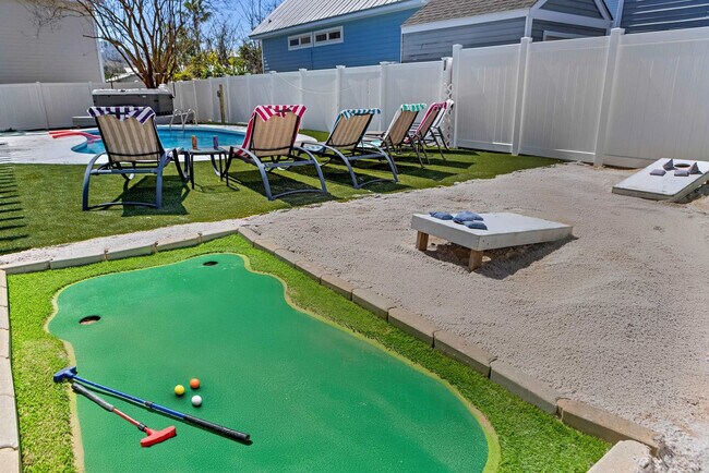 Building Photo - 4456 Luke Ave