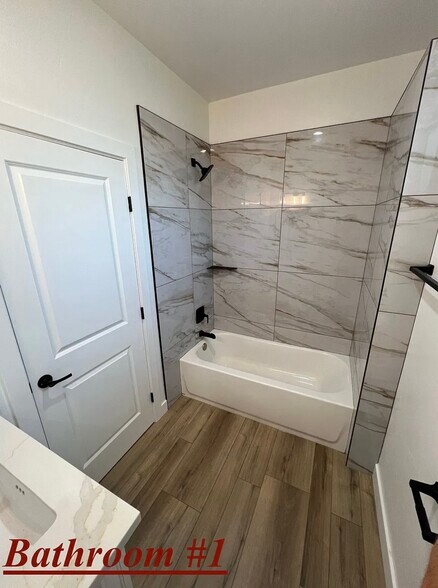 Building Photo - 590 N Lincoln Ave