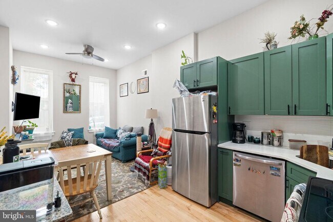 Building Photo - 2234 Master St