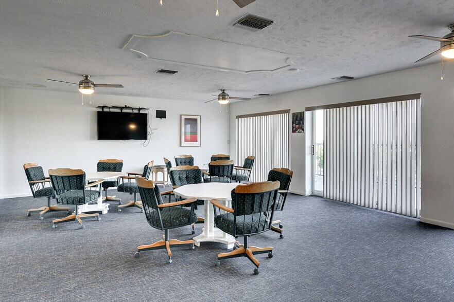 Building Photo - 500 S 37th St