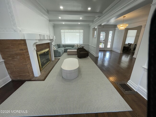 Building Photo - 211 Cedar Ave