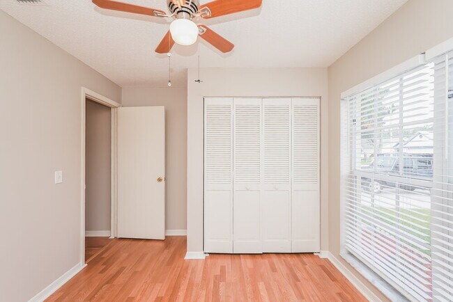 Building Photo - 1127 Hardwood Dr