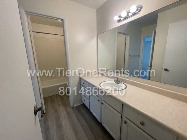 Building Photo - NO DEPOSIT option available for qualified ...