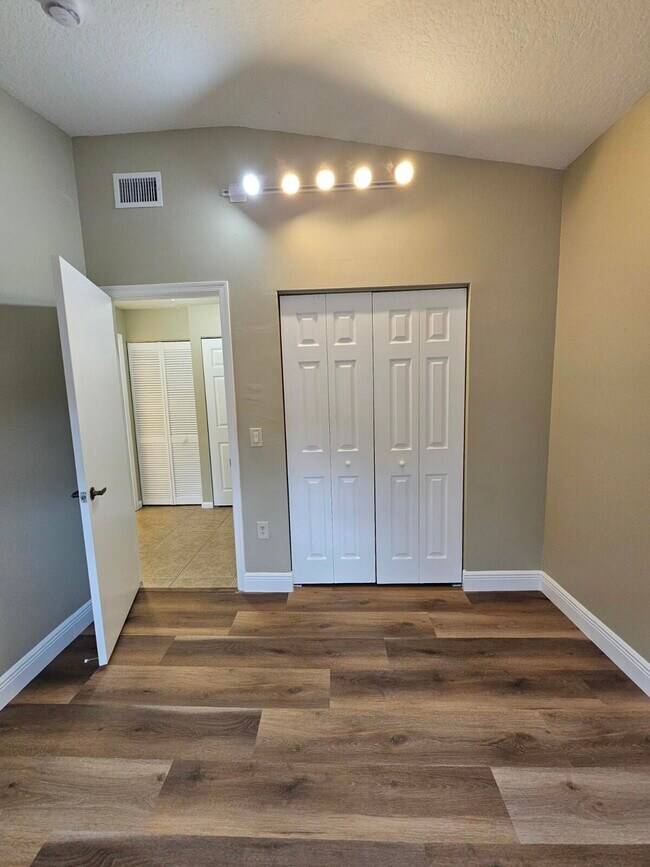 Building Photo - 3490 Briar Bay Blvd