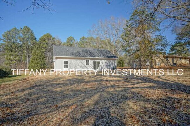 Building Photo - 242 Acorn Acres Rd