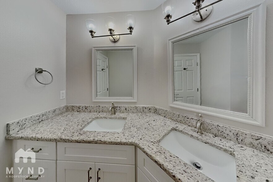 Building Photo - 2632 Panfish Dr