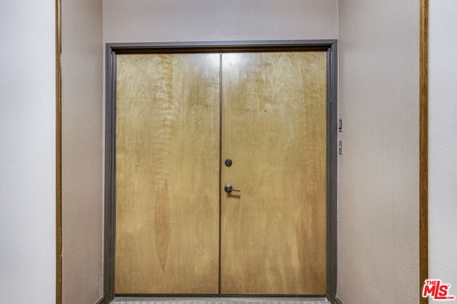 Building Photo - 8642 Gregory Wy