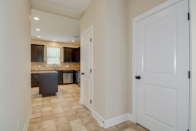 Building Photo - Canterbury Farms - 4 Bed 2.5 Bath