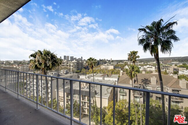 Building Photo - 100 S Doheny Dr