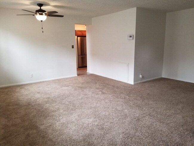 Building Photo - 2 bedroom Mayflower Condo for Rent