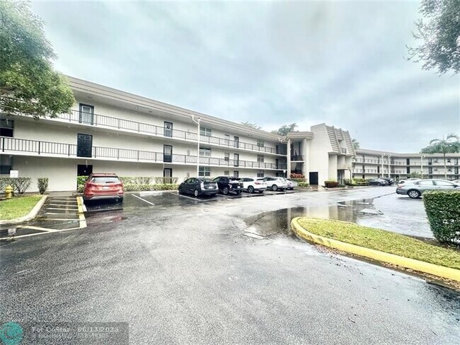 Building Photo - 9330 Lime Bay Blvd