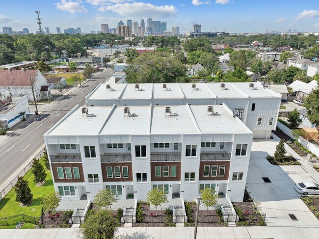 Building Photo - Luxurious 3 Bedroom Condo with Spacious Layout and Prime Location in Tampa, FL!