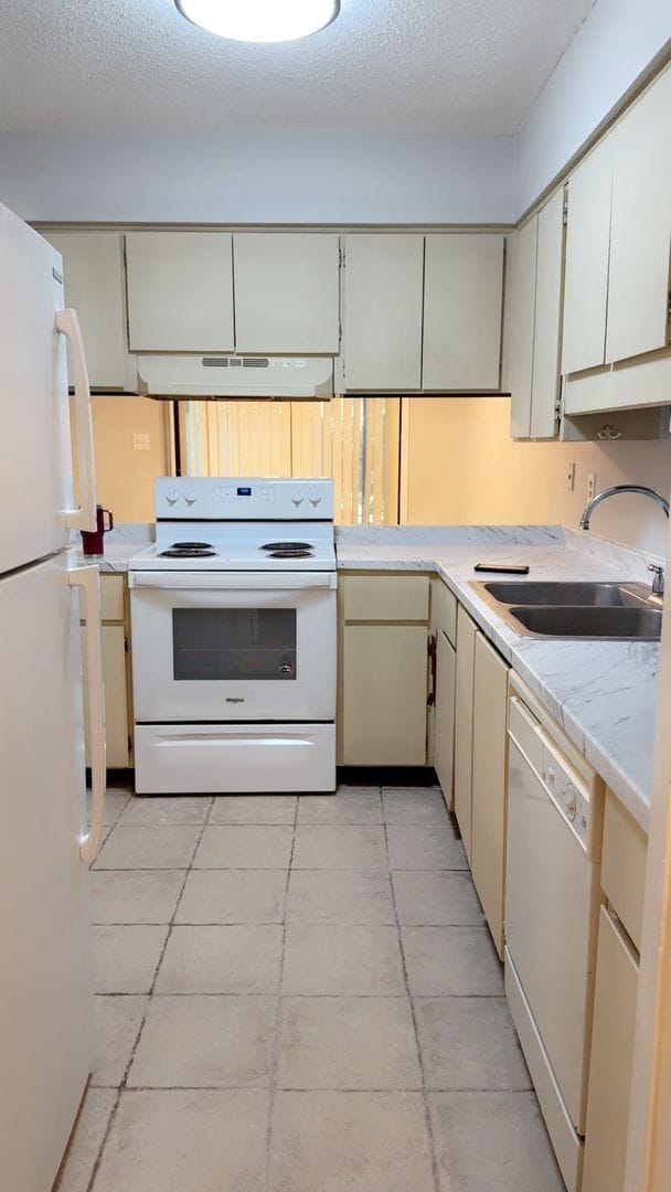 Building Photo - 153 Holland Park Cir