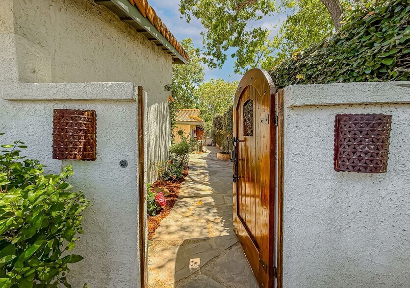 Building Photo - 2350 Leeward Cir