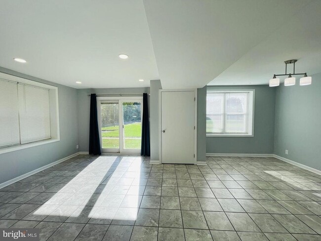 Building Photo - 202 Chesterfield Ln