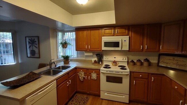 Building Photo - 16 Pinehurst Pl