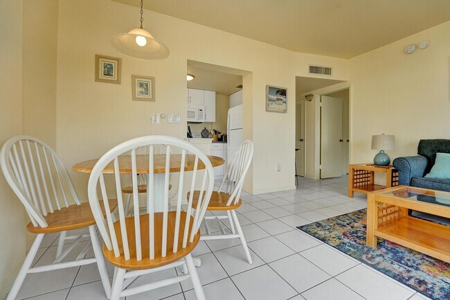 Building Photo - 341 N Birch Rd