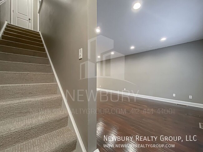 Building Photo - 2 Bedroom, 2.5 Bath Townhome - Discover th...